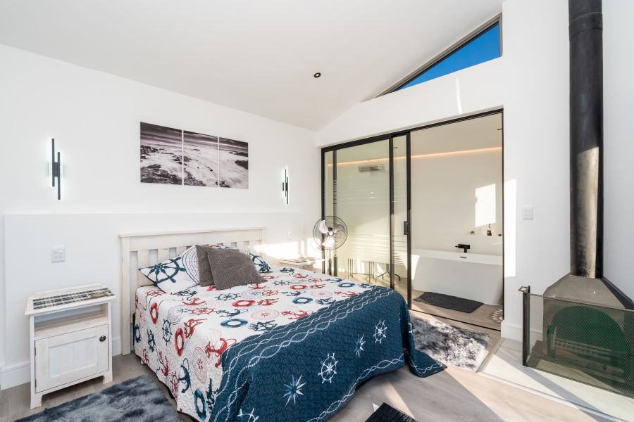 5 Bedroom Property for Sale in Paradise Beach Western Cape